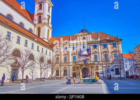 BRNO, REPUBBLICA CECA - 10 MARZO 2022: Il grande palazzo del Governatore in stile barocco su Piazza Morava, il 10 marzo a Brno, Repubblica Ceca Foto Stock
