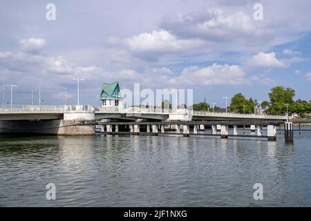 Ponte di bascule sul fiume Schlei a Kappeln, Germania Foto Stock