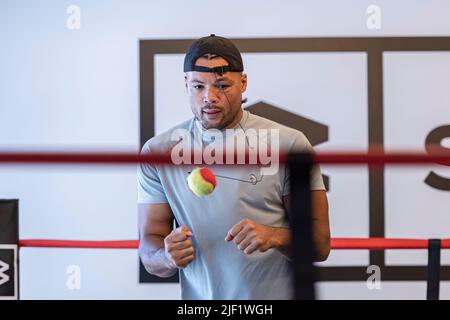 LONDRA, REGNO UNITO. 28th Giu, 2022. Durante Frankwarren presenta - Joe Joyce Media Workout alla palestra Secret Boxing Gym martedì 28 giugno 2022 a LONDRA (solo per uso editoriale, licenza richiesta per uso commerciale. Nessun utilizzo nelle scommesse, nei giochi o nelle pubblicazioni di un singolo club/campionato/giocatore.) Credit: Taka G Wu/Alamy Live News Foto Stock