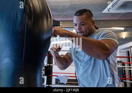 LONDRA, REGNO UNITO. 28th Giu, 2022. Durante Frankwarren presenta - Joe Joyce Media Workout alla palestra Secret Boxing Gym martedì 28 giugno 2022 a LONDRA (solo per uso editoriale, licenza richiesta per uso commerciale. Nessun utilizzo nelle scommesse, nei giochi o nelle pubblicazioni di un singolo club/campionato/giocatore.) Credit: Taka G Wu/Alamy Live News Foto Stock