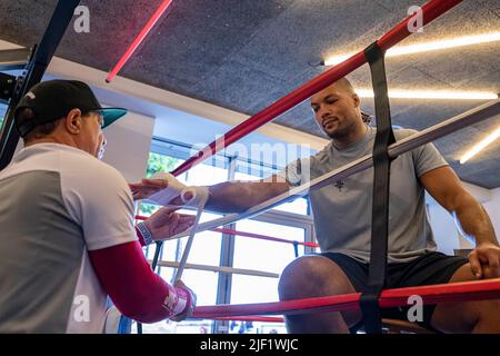 LONDRA, REGNO UNITO. 28th Giu, 2022. Durante Frankwarren presenta - Joe Joyce Media Workout alla palestra Secret Boxing Gym martedì 28 giugno 2022 a LONDRA (solo per uso editoriale, licenza richiesta per uso commerciale. Nessun utilizzo nelle scommesse, nei giochi o nelle pubblicazioni di un singolo club/campionato/giocatore.) Credit: Taka G Wu/Alamy Live News Foto Stock