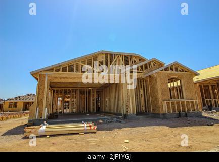 Nuova casa in fase di Framing in costruzione Foto Stock
