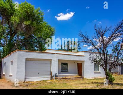 Abbandonato una storia Home in cattivo stato Foto Stock