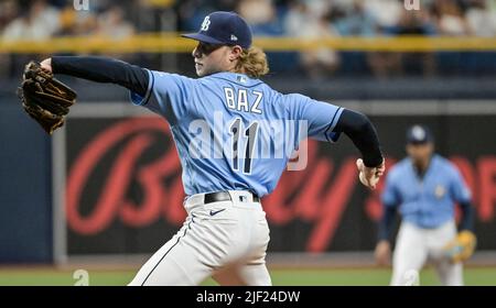 San Pietroburgo, Stati Uniti. 28th giugno 2022. Tampa Bay rays Starter Shane Baz piazzola contro i Milwaukee Brewers durante il secondo inning al Tropicana Field di San Pietroburgo, Florida Martedì 28 giugno 2022. Foto di Steve Nesius/UPI Credit: UPI/Alamy Live News Foto Stock