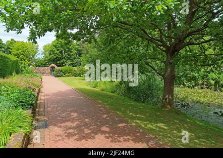 Grappenhall Heys uscita giardino murato, Witherwin Avenue Grappenhall, South Warrington, Cheshire, Inghilterra, REGNO UNITO, WA4 3DS Foto Stock