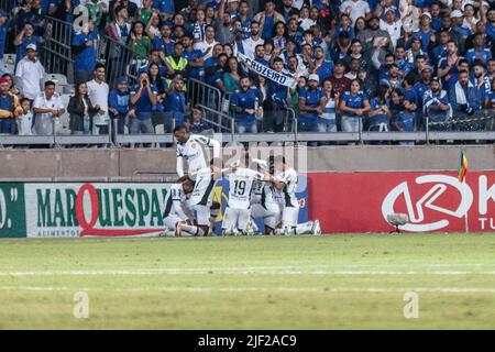 Belo Horizonte, Minas Gerais, Brasile. 28th giugno 2022. Campionato brasiliano di Calcio - seconda Divisione: Cruzeiro e Sport Recife. 28 giugno 2022, Belo Horizonte, Minas Gerais, Brasile: Partita di calcio tra Cruzeiro e Sport Recife, valida per il round 15th del Campionato Brasiliano di Calcio - seconda Divisione, svoltosi martedì 28 allo stadio di Mineirao, a Belo Horizonte. Il team di Cruzeiro ha vinto la partita 2-1, con gol segnati da Daniel Junior e Sabino (proprio). Credit: Breno Babu/Thenews2 (Credit Image: © Breno Babu/TheNEWS2 via ZUMA Press Wire) Foto Stock