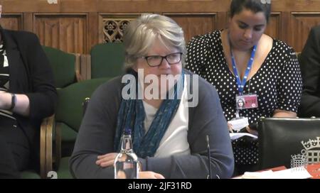 LA MIGLIORE QUALITÀ DISPONIBILE schermo grab dalla TV del Parlamento del Segretario di Stato per il lavoro e la pensione Therese Coffey rispondere alle domande ad un'audizione del comitato di lavoro e pensione nella Camera dei Comuni, Londra. Foto Stock