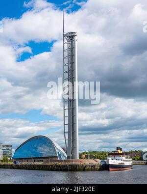 Vista del TS Queen Mary ormeggiato sul fiume Clyde presso il centro scientifico di Glasgow Foto Stock