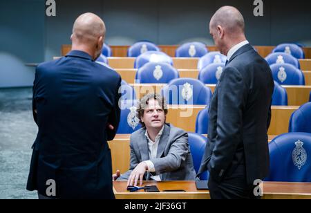 2022-06-29 11:12:09 L'AIA - (VLNR) Tjeerd de Groot (D66), Henri Bontenbal (CDA) e Gert-Jan Segers (ChristenUnie), durante un regolamento supplementare delle attività nella Camera dei rappresentanti. La maggioranza del Parlamento vuole un dibattito d'emergenza sulle proteste degli agricoltori. ANP BART MAAT uscita paesi bassi - uscita belgio Foto Stock