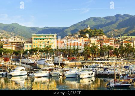 Vista sul porto di San Remo sulla costa ligure, Italia, Liguria, San Remo Foto Stock