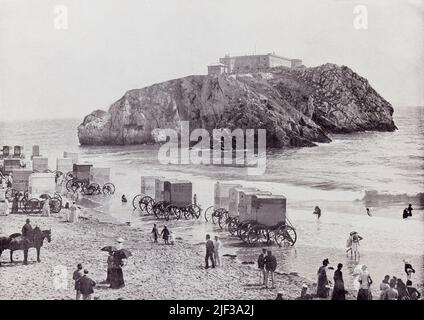 Tenby, Pembrokeshire, Galles. Santa Caterina Rock e Forte, visto qui nel 19th secolo. Da tutta la costa, un Album di immagini da fotografie dei principali luoghi di interesse del mare in Gran Bretagna e Irlanda pubblicato Londra, 1895, da George Newnes Limited. Foto Stock