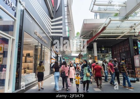 Kuala Lumpur, Malesia - Giugno 10,2022: Vista panoramica del Padiglione di Kuala Lumpur. La gente può vedere esplorare e fare shopping intorno ad esso. Foto Stock