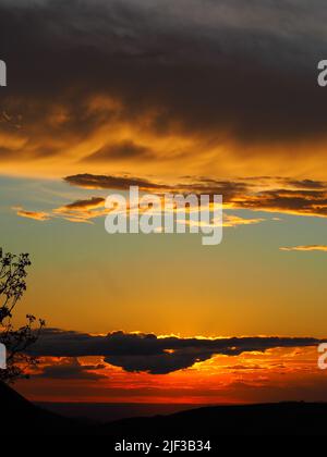 Tramonto colorato nel cielo del Costa Rica, Costa Rica Foto Stock