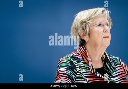 L'Aia, Paesi Bassi, 2022-06-29 13:44:23 L'AIA - l'ex ministro Annemarie Jorritsma (Affari economici) è ascoltato sotto giuramento nella Sala di polling della Camera dei rappresentanti durante il terzo giorno delle audizioni pubbliche della commissione d'inchiesta parlamentare per l'estrazione del gas naturale a Groningen. La commissione sta studiando gli anni della perforazione di gas nella provincia. BART SIZE olanda out - belgio out Foto Stock