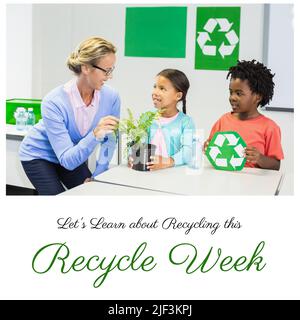 Immagine composita digitale dell'insegnamento degli insegnanti riciclaggio agli studenti multirazziali, riciclare il testo della settimana Foto Stock