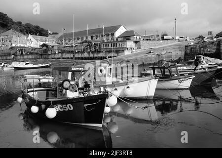 Scene nel porto di Porthleven e dintorni, Cornovaglia Foto Stock