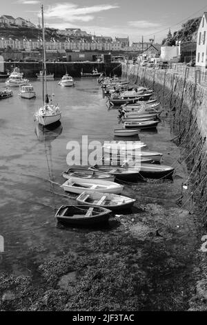 Scene nel porto di Porthleven e dintorni, Cornovaglia Foto Stock