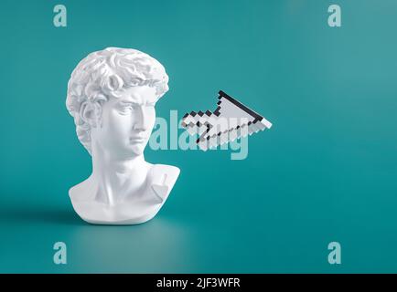 Testa di scultura e busto del David di Michelangelo insieme al cursore del mouse con puntatore pixel in tecnologia digitale moderna. Concetto minimo di onde di vapore creative. Foto Stock