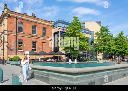 Fontana e ristoranti CHAP, Barker's Pool, Sheffield, South Yorkshire, Inghilterra, Regno Unito Foto Stock