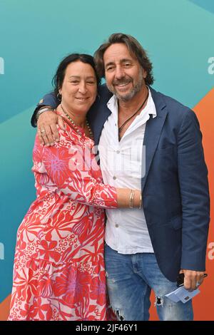 Monaco di Baviera, Germania. 28th giugno 2022. Natascha e Dieter Landuris. Accoglienza ZDF/ riunitevi al Bar H`ugo`s in occasione del Festival del Film di Monaco il 28th giugno 2022 credito: dpa/Alamy Live News Foto Stock
