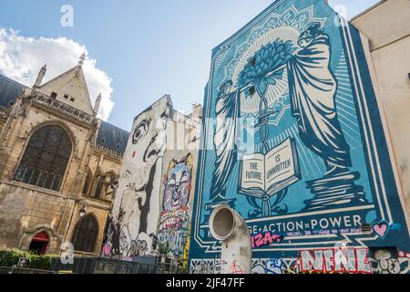Murales di Street art di Jef Aérosol e Obey Giant in Place Igor Stravinsky a Parigi, Francia Foto Stock