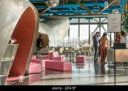 Ristorante Georges, situato al sesto piano, tetto del Centre Pompidou, Parigi, Francia. Foto Stock
