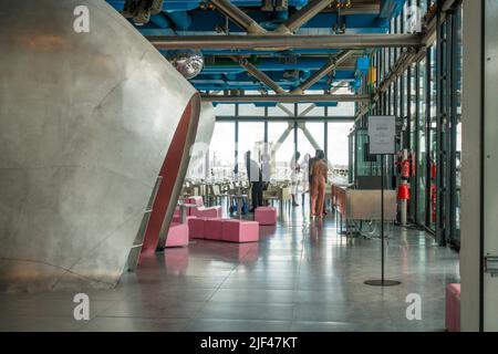 Ristorante Georges, situato al sesto piano, tetto del Centre Pompidou, Parigi, Francia. Foto Stock