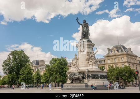 Statua di Marianne, Place de la république, Monumento à la République, Piazza della Repubblica, Parigi, Francia. Foto Stock