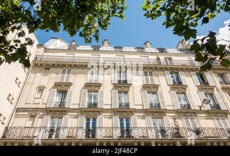 Vecchi edifici parigini, architettura haussmanniano, Parigi Francia. Foto Stock