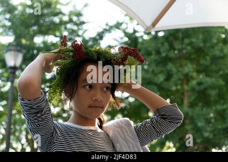 Dal 1996, migliaia di persone sono venuti al parco Wagner di Battery Park City per il festival svedese della mezza estate, la più grande festa di questo tipo a New Y Foto Stock