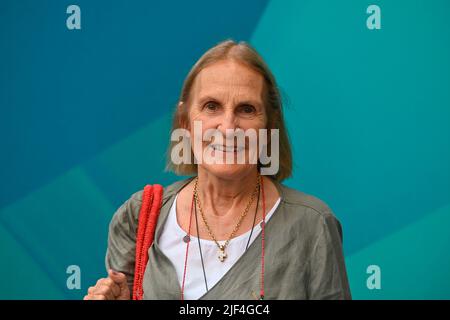 Monaco di Baviera, Germania. 28th giugno 2022. Gabriela SPERL (produttore), immagine singola, singolo motivo ritagliato, ritratto, ritratto, verticale. Accoglienza ZDF/ riunitevi al Bar H`ugo`s in occasione del Festival del Film di Monaco il 28th giugno 2022 credito: dpa/Alamy Live News Foto Stock
