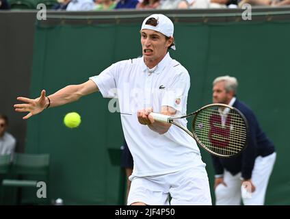 Londra, GBR. 29th giugno 2022. London Wimbledon Championships Day 3 29/06/2022 Ugo Humbert (fra) vince la seconda partita Credit: Roger Parker/Alamy Live News Foto Stock