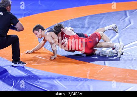 Matteo Pellicone, Roma, 29 giugno 2022, Suren Aghajanyan (ARM) vs Dimitri Khachidze (GEO) GR 60kg nel corso dei Campionati europei U20 - Wrestling Foto Stock