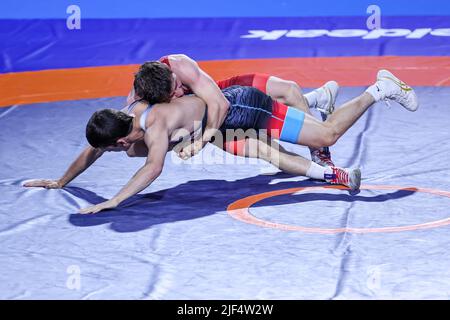 Roma, Italia. 29th giugno 2022. Suren Aghajanyan (ARM) vs Dimitri Khachidze (GEO) GR 60kg durante i Campionati europei U20, Wrestling a Roma, Italia, Giugno 29 2022 Credit: Independent Photo Agency/Alamy Live News Foto Stock