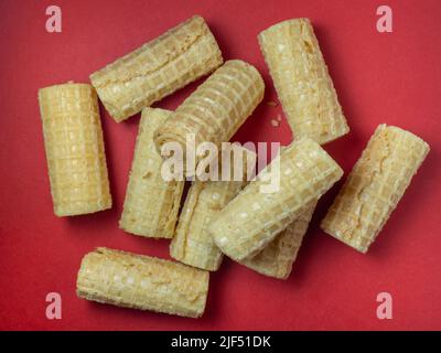 Rotoli di wafer. Pasticceria. Biscotti per il tè. Ampia scelta di waffle. Prodotto con imbottitura interna. Non cibo dietetico Foto Stock