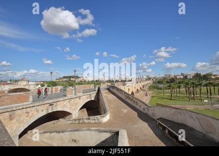 Città storica fortificazione Hornabeque del Puente de Palmas con ponte Puente de Palmas a Badajoz, Estremadura, Spagna Foto Stock