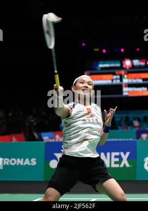 Kuala Lumpur, Malesia. 29th giugno 2022. Tai Tzu Ying gioca contro Lianne Tan durante il Women's Single round una partita del Petronas Malaysia Open 2022 all'Axiata Arena, Bukit Jalil. Credit: SOPA Images Limited/Alamy Live News Foto Stock