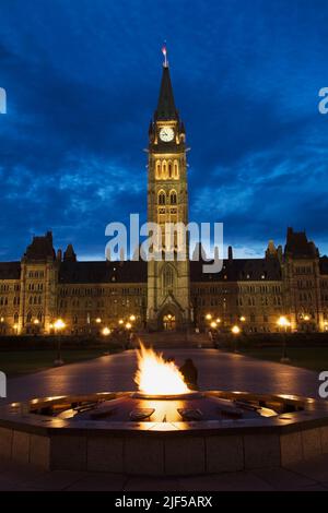 Edificio del Parlamento canadese al tramonto, Ottawa, Ontario, Canada. Foto Stock