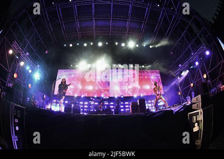 Mantova, Italia. 29th giugno 2022. Placebo in concerto a piazza Sordello a Mantova durante il placebo, concerto di musica cantante italiana a Mantova, Italia, Giugno 29 2022 Credit: Independent Photo Agency/Alamy Live News Foto Stock