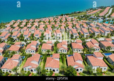 18 giugno 2022: La scena del 5 stelle centara mirage resort a Mui NE nella città di Phan Thiet, provincia di Binh Thuan, Vietnam Foto Stock