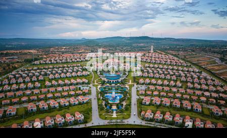 18 giugno 2022: La scena del 5 stelle centara mirage resort a Mui NE nella città di Phan Thiet, provincia di Binh Thuan, Vietnam Foto Stock