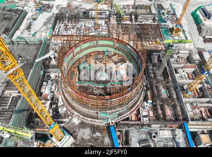 LIANYUNGANG, CINA - 29 GIUGNO 2022 - Foto scattata il 29 giugno 2022 mostra il cantiere dell'unità 7 della centrale nucleare di Tianwan a Lianyun Dist Foto Stock