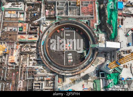 LIANYUNGANG, CINA - 29 GIUGNO 2022 - Foto scattata il 29 giugno 2022 mostra il cantiere dell'unità 8 della centrale nucleare di Tianwan a Lianyun Dist Foto Stock