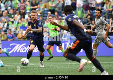 Seattle, WA, Stati Uniti. 29th giugno 2022. Il centrocampista dei Seattle Sounders Albert Rusnak durante la prima metà della partita di calcio MLS tra il CF Montreal e il Seattle Sounders FC al Lumen Field di Seattle, WA. Steve Faber/CSM/Alamy Live News Foto Stock