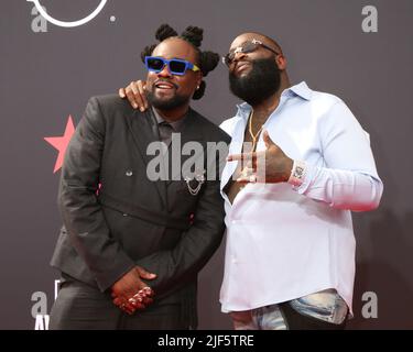 LOS ANGELES - GIU 26: Wale, Rick Ross al BET Awards 2022 al Microsoft Theatre il 26 giugno 2022 a Los Angeles, CA Foto Stock