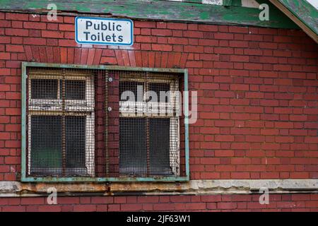 Servizi igienici pubblici chiusi ad Avonmouth Bristol Foto Stock