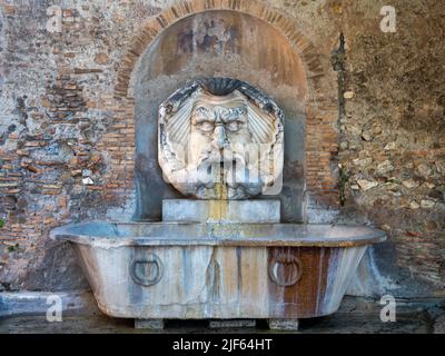 Statua della Basilica di Santa Sabina sul colle Aventino a Roma, Italia, Europa. Foto Stock