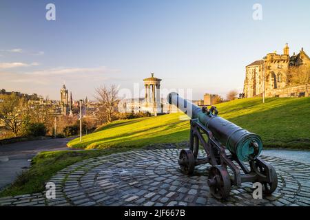 Vista dei monumenti di Calton Hill a Edimburgo - Scozia Foto Stock