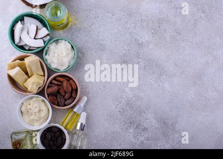 Burro naturale di cacao, jojoba e cocco Foto Stock