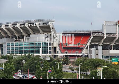 CLEVELAND, Stati Uniti d'America - 29 giugno 2013: FirstEnergy Stadium vista esterna in Cleveland. Essa è la casa della squadra NFL Cleveland Browns. Foto Stock